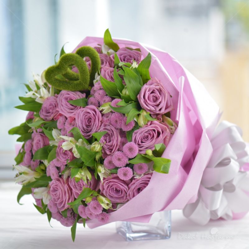 Giá bó hoa hồng tím alo.flowers