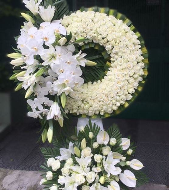 Mua vòng hoa đám tang ở Hà Nội