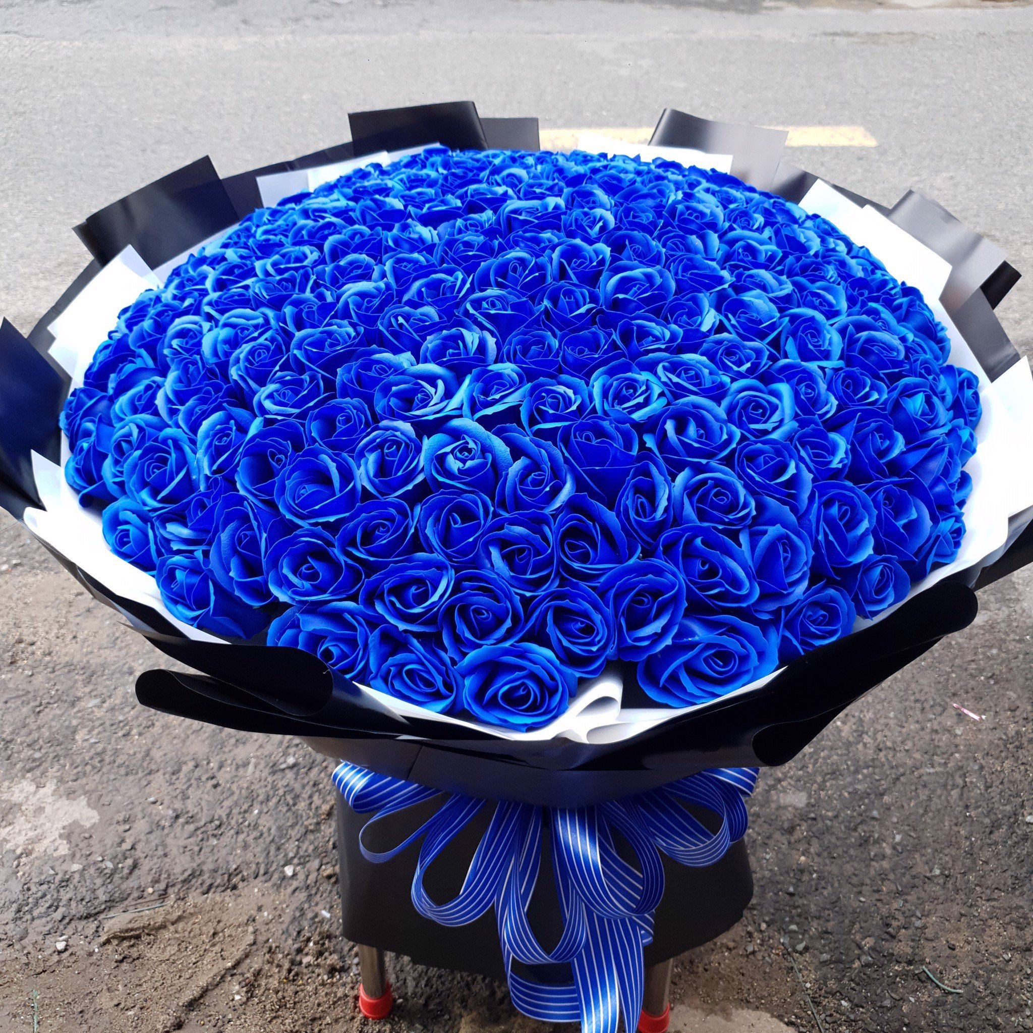 Bó hoa hồng sáp 99 bông rẻ đẹp