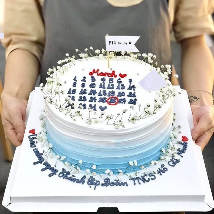 Bánh kem sinh nhật màu xanh in hình lịch tháng 10  Bánh Thiên Thần   Chuyên nhận đặt bánh sinh nhật theo mẫu