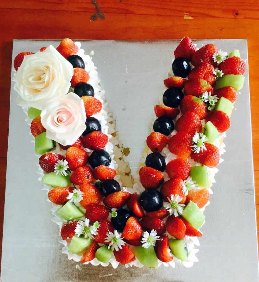 Bánh sinh nhật chữ v - Alo Flowers