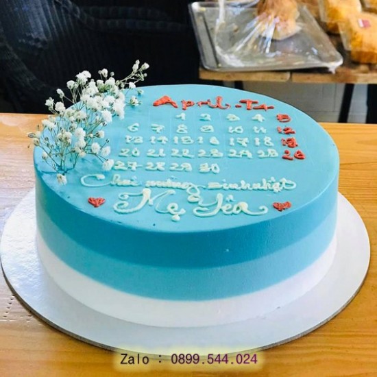 Bạn là một tín đồ của màu xanh dương và mong muốn có một chiếc bánh sinh nhật theo phong cách này? Bánh sinh nhật màu xanh dương tại Alo Flowers sẽ thỏa mãn nguyện vọng của bạn với chiếc bánh đẹp mắt và ngon miệng với lớp bánh mềm mịn, kem béo và những lát trái cây tươi sáng. Hãy dành chút thời gian để xem ảnh sản phẩm nào!