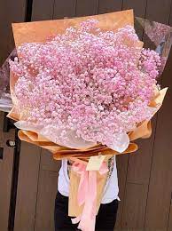 Hoa nhí là loại hoa được thiết kế và sử dụng cho các em bé và trẻ em. Những bông hoa nhí thường được làm từ các loại hoa nhỏ, có màu sắc tươi sáng, đáng yêu và thường được sắp xếp theo các hình thức đơn giản, dễ thương. Chúng được sử dụng để trang trí các bữa tiệc sinh nhật, lễ kỷ niệm, hoặc dùng làm quà tặng cho các bé.  Các loại hoa thường được sử dụng trong hoa nhí bao gồm hoa hồng, hoa cúc, hoa ly, hoa nhài, hoa sen, hoa oải hương, hoa thạch thảo và hoa cẩm chướng. Các loại hoa này được chọn lựa và sắp xếp một cách tinh tế và chuyên nghiệp để tạo ra các sản phẩm hoa độc đáo và đẹp mắt cho trẻ em.  Các shop bán hoa nhí thường còn cung cấp các dịch vụ đi kèm như thiết kế và trang trí sân khấu, phòng tiệc sinh nhật và các sự kiện khác cho trẻ em. Chúng cũng cung cấp các sản phẩm quà tặng khác như bánh kem, phụ kiện và đồ chơi cho trẻ em.  Sử dụng hoa nhí không chỉ giúp trang trí cho các bữa tiệc sinh nhật hay lễ kỷ niệm trở nên đẹp hơn, mà còn giúp tạo ra một không gian vui tươi, ấm áp và tình cảm cho các bé.